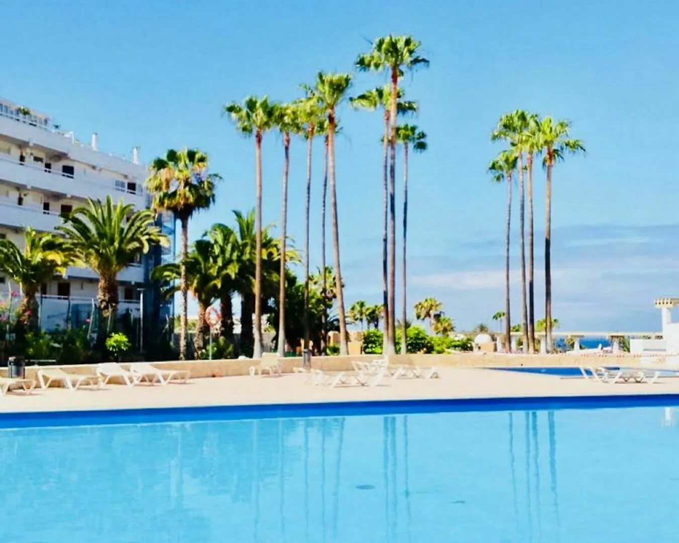 アパート Apartamento Colorines Piscina Y Mar アロナ
